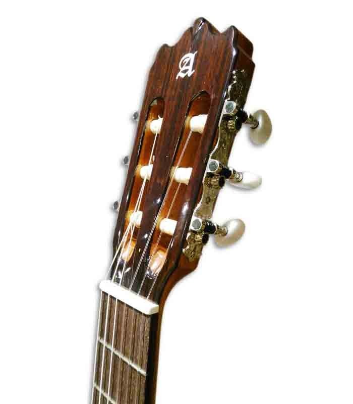 O braço da guitarra clássica Alhambra 3C E1 é em samanguila com escala em pau-santo