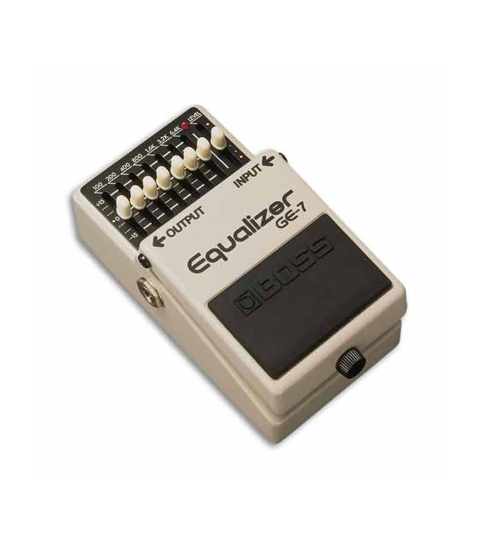 Foto a 3/4 del pedal Boss GE-7 