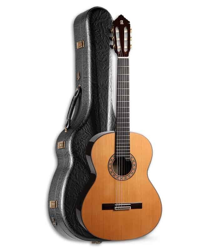 A Alhambra 10P é feita à mão por uma equipa especial de luthiers, para guitarristas de elite