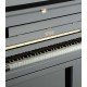 Foto detalle del teclado y del mueble del Piano Vertical Petrof P122 H1
