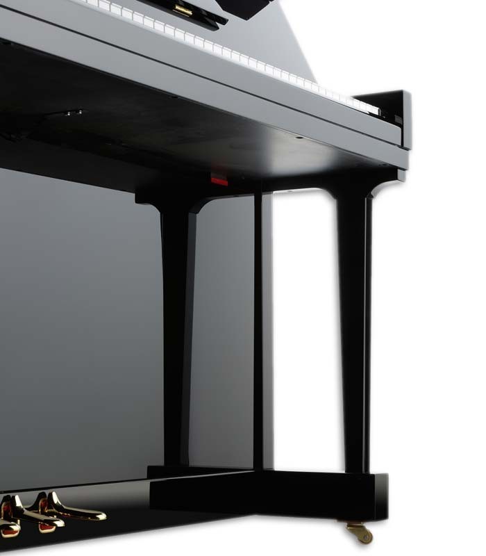 Foto detalle pierna del Piano Vertical Petrof P125 K1