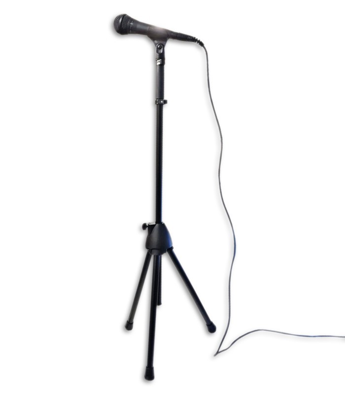 Foto del micrófono Shure PGA 58 BTS en el soporte y con el cable