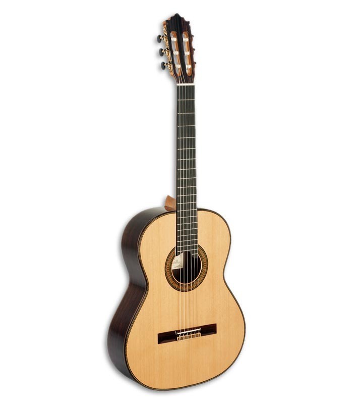 Foto da guitarra clássica Paco Castillo modelo 205 de frente e em três quartos