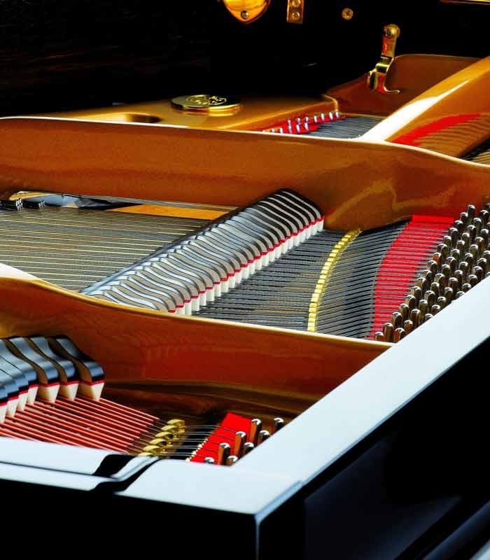 Foto detalle de la mecánica del Piano de Cola Petrof P159 Bora