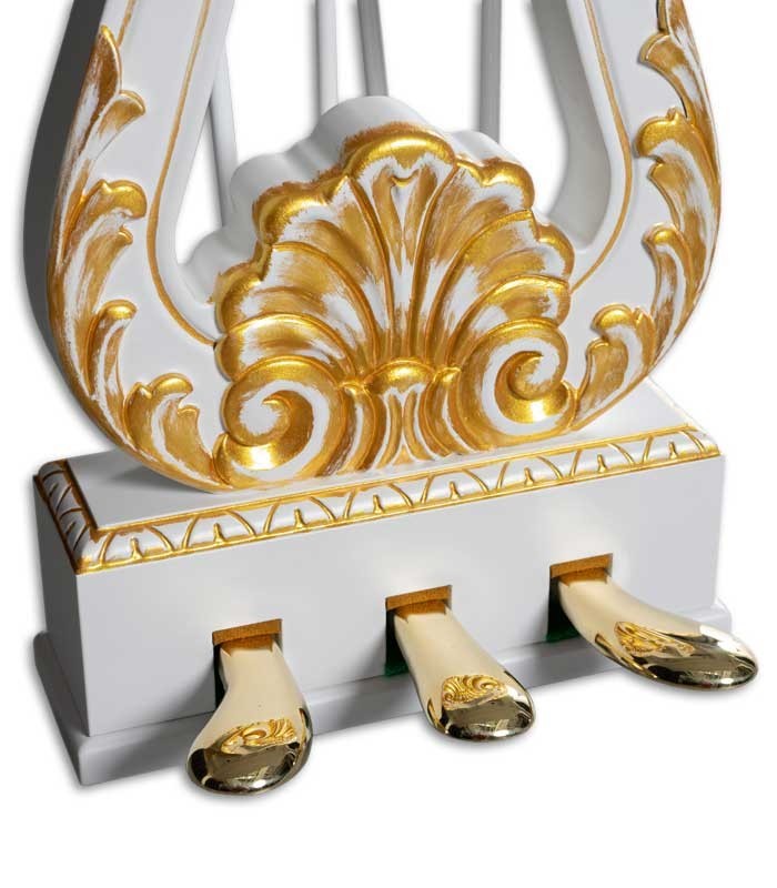 Foto detalle de los pedales del Piano de Cola Petrof P173 Breeze Rococo