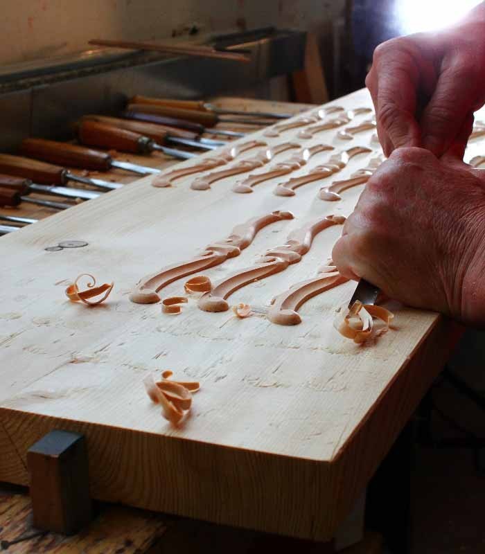 Photo detail of the decoration carving for the Upright Piano Petrof P118 R1