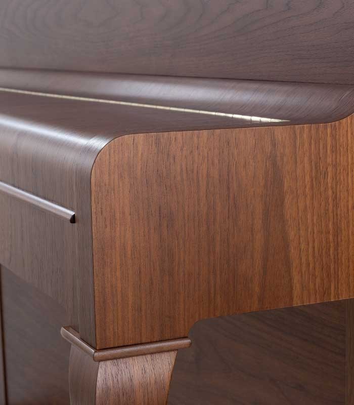 Foto detalle del mueble del Piano Vertical Petrof P118 D1