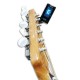 Foto do Afinador Cromático Fender Original Tuner na cabeça de uma guitarra