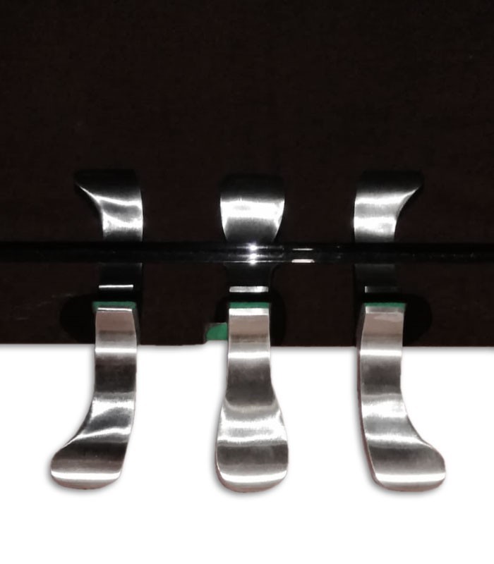 Foto de los pedales del Piano Vertical Ritmuller AEU118S PE Silent Classic