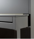 Foto detalhe do móvel do Piano Vertical Petrof P122 N2
