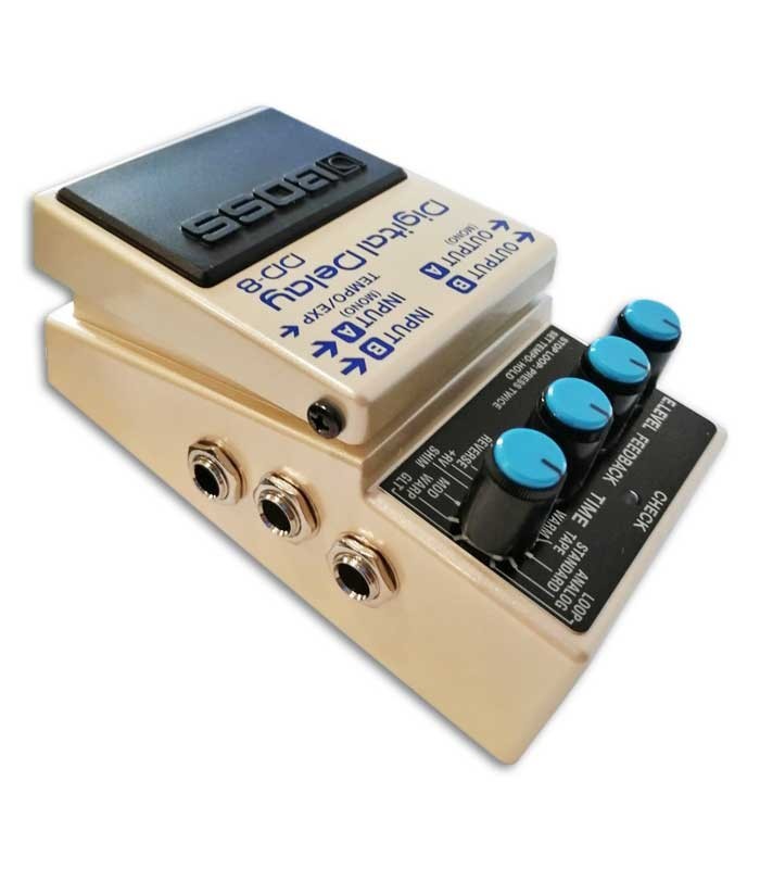 Foto das entradas do Pedal Boss DD 8 Digital Delay
