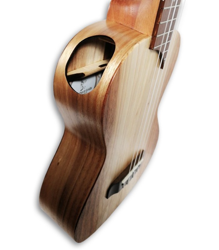 Photo detail of the lateral soundhole of the Ukulele Tenor APC TMX