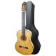 Foto de la Guitarra Flamenca Alhambra 10 FC con el estuche