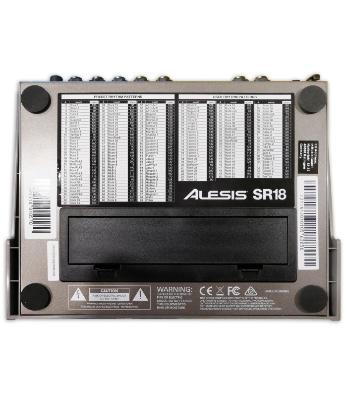 Espalda de la caja de ritmos Alesis modelo SR-18
