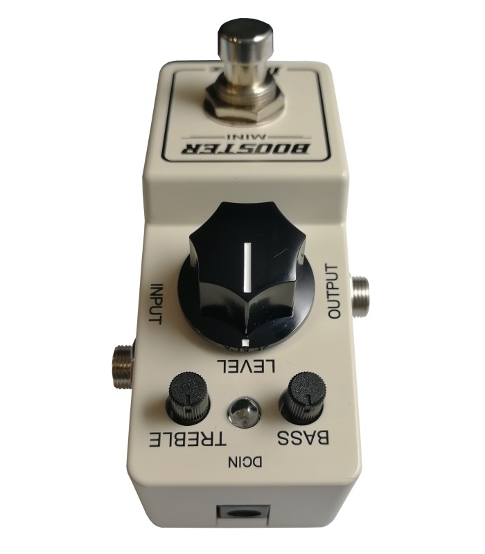 Controls and power supply input of the pedal Ibanez model BTMINI Booster