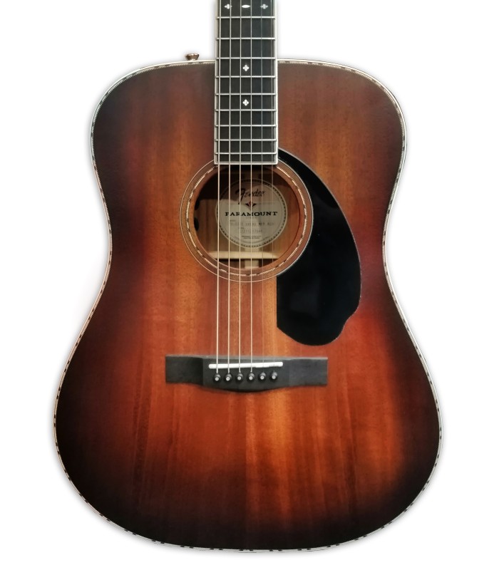 Tampo em mogno da guitarra eletroacústica Fender modelo Paramount PD-220E
