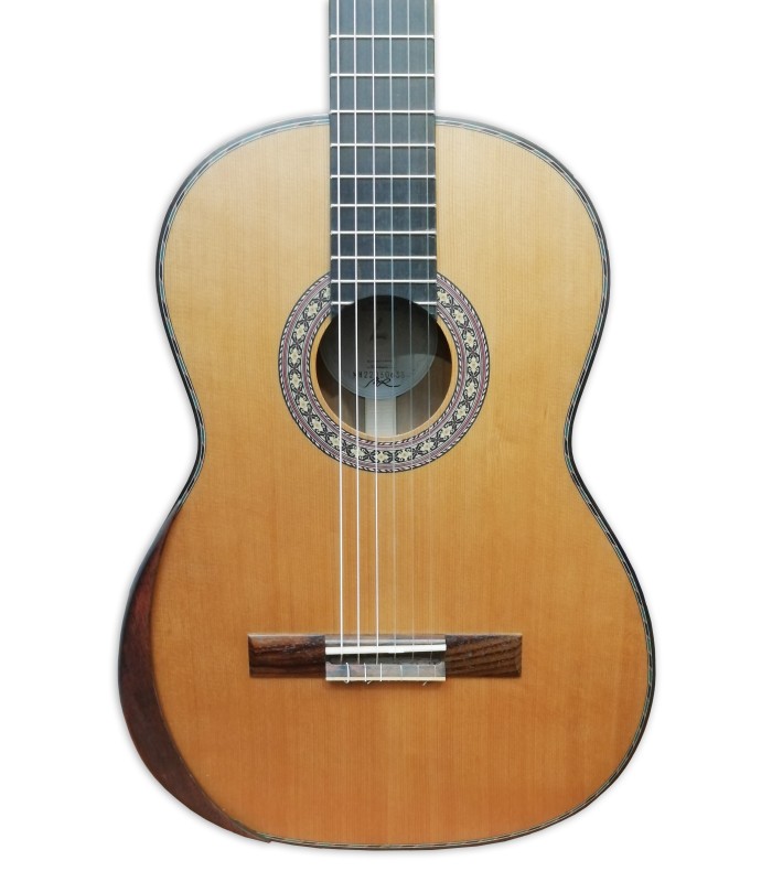 Cedar top of the classical guitar Manuel Rodríguez model Magistral E-C