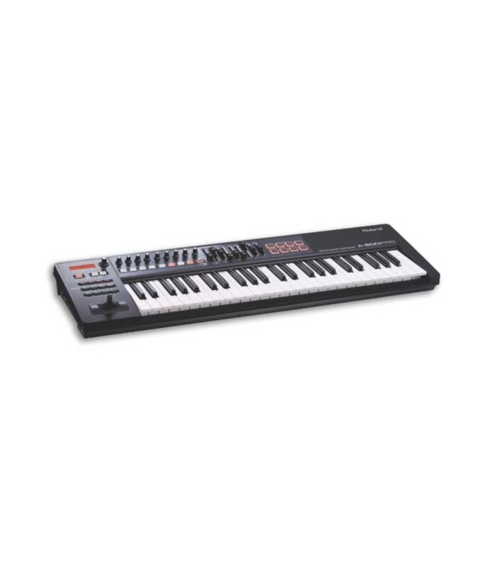 Foto a 3/4 del controlador MIDI Roland A-500PRO