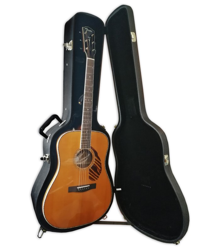 Guitarra eletroacústica Fender modelo Paramount PD 220E Dreadnought Natural no interior do estojo