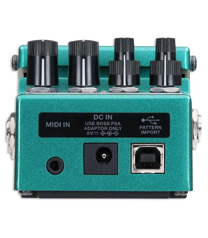 Detalle de la entrada de alimentación del pedal Boss modelo SL 2 Slicer