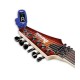 Afinador cromático Ibanez modelo PU3 BL Clip Tuner en la cabeza de una guitarra