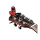 Afinador cromático Ibanez modelo PU3 RD Clip Tuner rojo en la cabeza de una guitarra