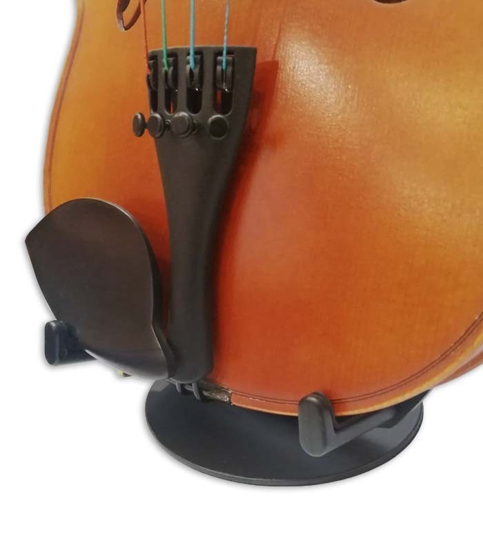 Detalhe do suporte de mesa Gewa modelo 452215com um violino