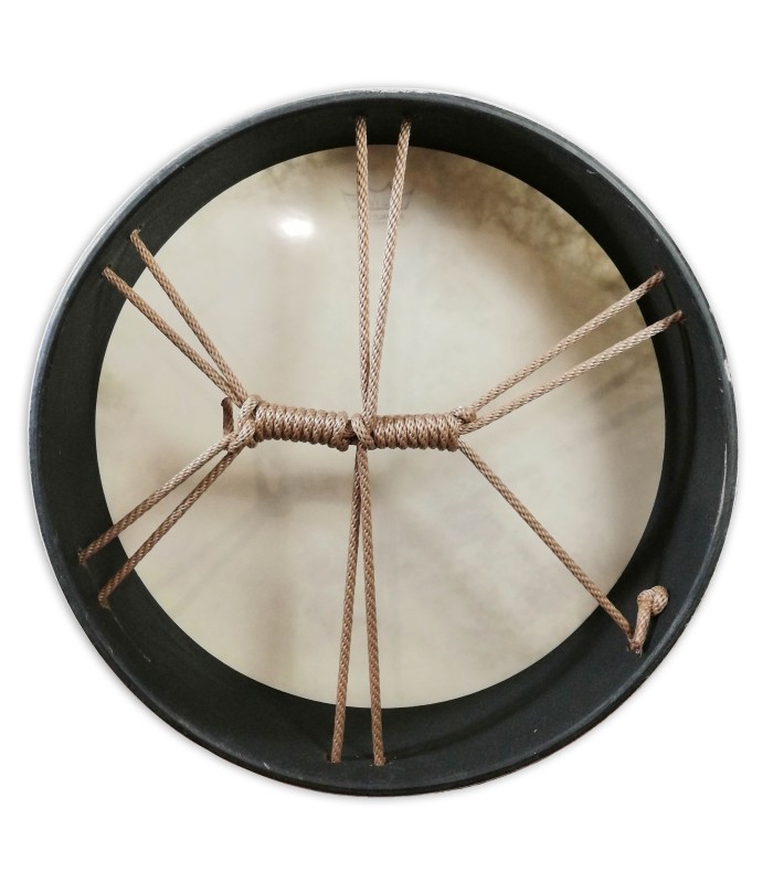Detalhe das costas e pega de corda do tambor Remo modelo Buffalo Drum E1-0314-00
