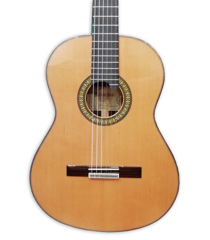 Tampo em cedro maciço da guitarra clássica Alhambra modelo 11P