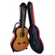 Guitarra clássica Alhambra modelo 11P no interior do estojo Iconic 9270