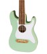 Detalhe do corpo com tampo em spruce e com guarda-unhas branco do ukulele concerto Fender modelo Fullerton Strat SFG