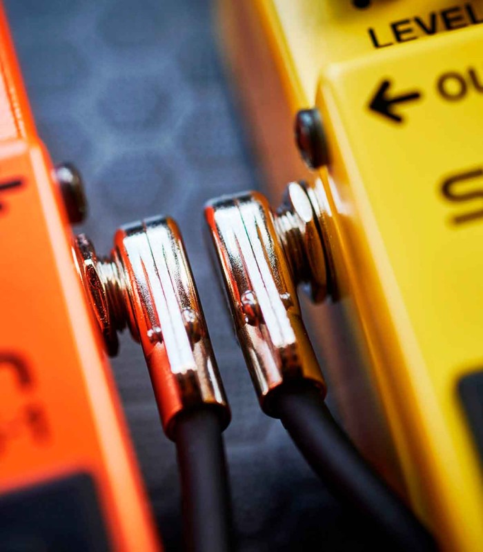 Cable with L jack Boss model BPC-4-3 Pancake Jack 10 cm connecting two pedals