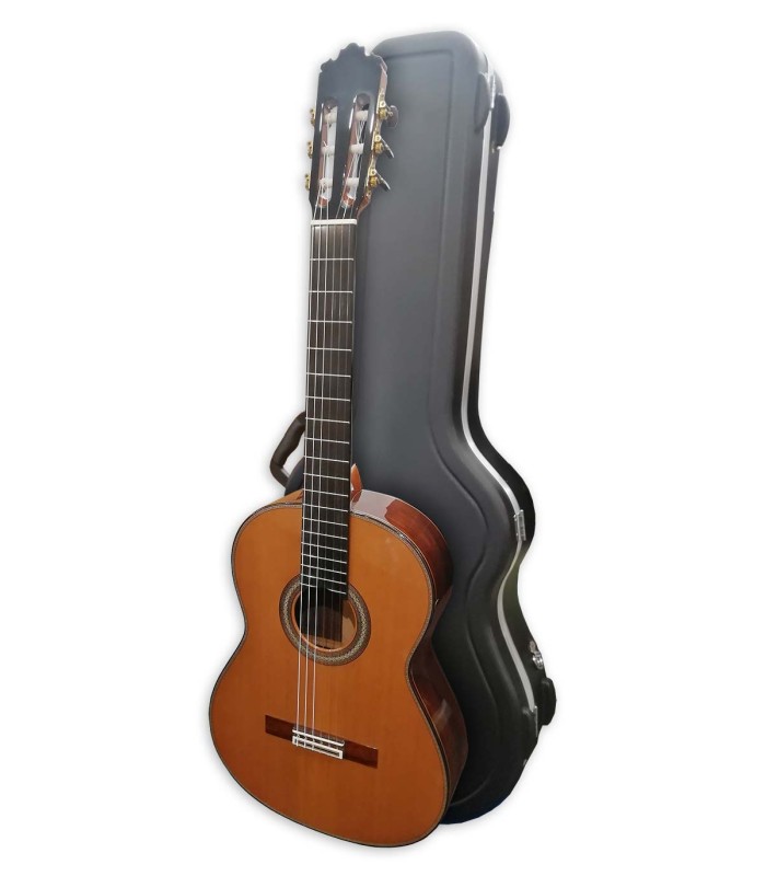 Classical guitar Luthier Teodoro Pérez model Segovia with cedar top and with a rigid case