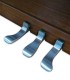 Detalle de los pedales del piano vertical Ritmuller modelo AEU118 SW Classic 118cm nogal acetinado