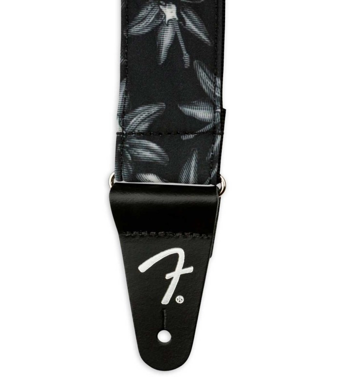Detail of one of the leather ends of the strap Fender model Hawaiian Black Floral for guitar