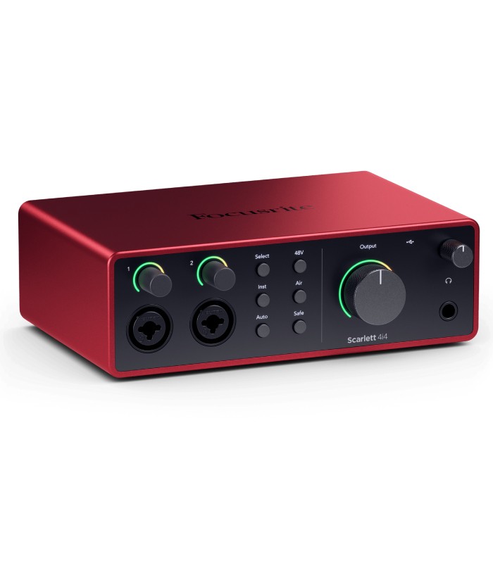 Vista angular do painel frontal da Scarlett 4i4 4ª Geração com entradas, controlos e saída auscultadores.