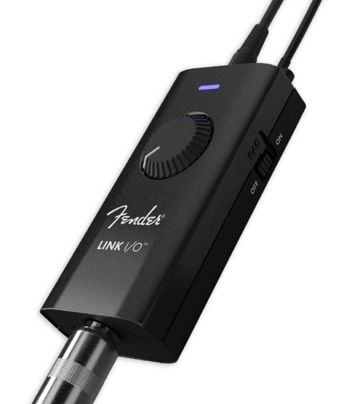 Interfaz Fender Link I/O con capacidad de conversión analógica-digital de calidad de estudio 24 bits / 96 kHz
