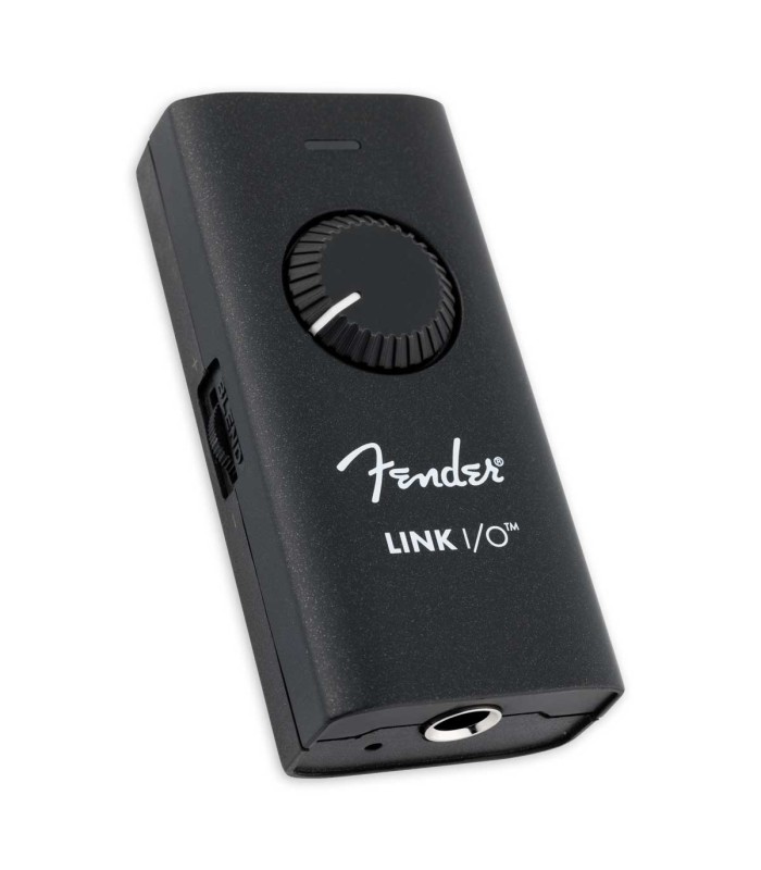 The integrated input meter and mix control in the interface Fender Link I/O offers a latency-free monitoring experience