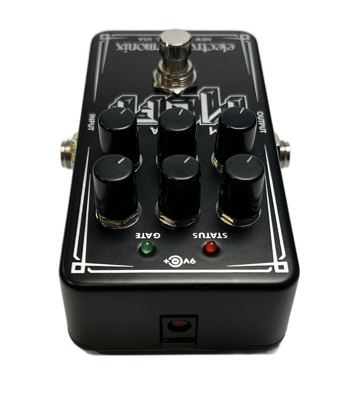 Vista superior do pedal Electro-Harmonix Nano Metal Muff mostrando botões de controlo e entrada de energia