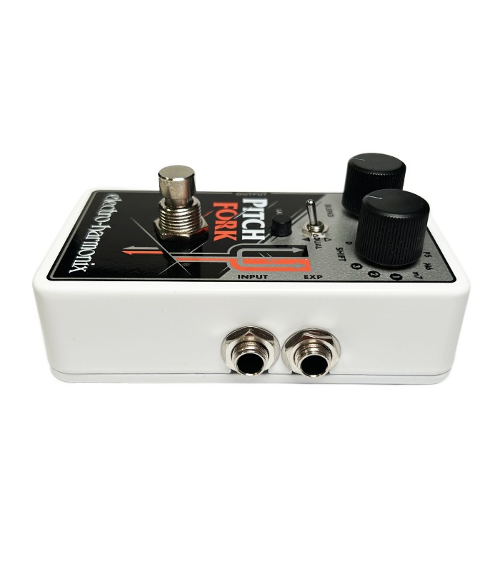 Vista lateral direita do pedal de guitarra Electro-Harmonix Pitch Fork mostrando a entrada de instrumento