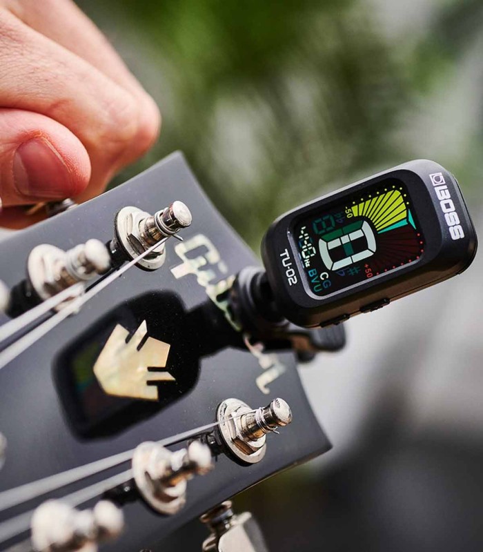 Afinador Cromático Boss modelo TU 02 com calibração ajustável entre 430 e 450 Hz