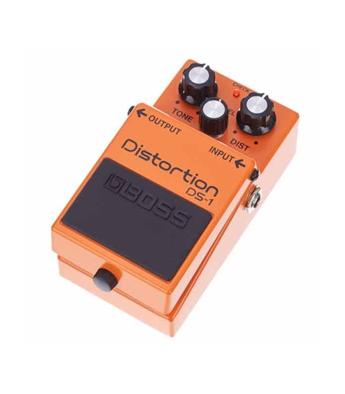 Pedal Boss DS-1 Distortion foto a 3/4 direita