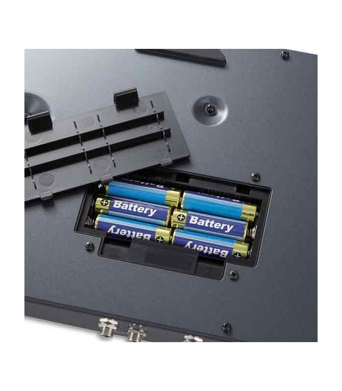 Battery compartment of pedal board Boss ME-80