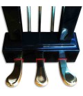 O Pearl River GP150 PE Classic Baby Grand tem em o pedal central sostenuto o que permite obter o máximo de expressão