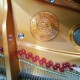 O piano de cauda Pearl River GP150 PE tem cordas Roslau alemãs