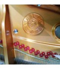 O piano de cauda Pearl River GP150 PE tem cordas Roslau alemãs