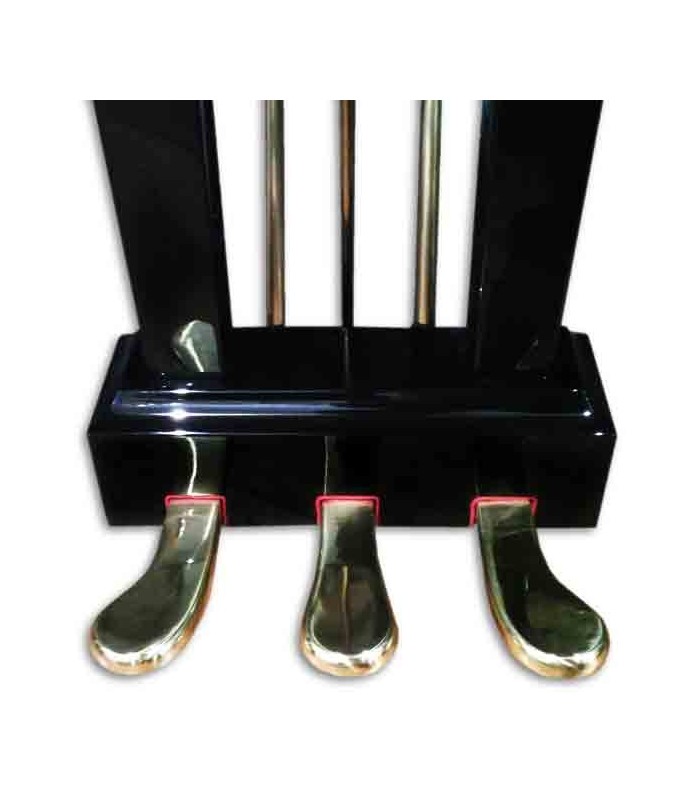 O piano de cauda Pearl River GP170 PE inclui um pedal central sostenuto