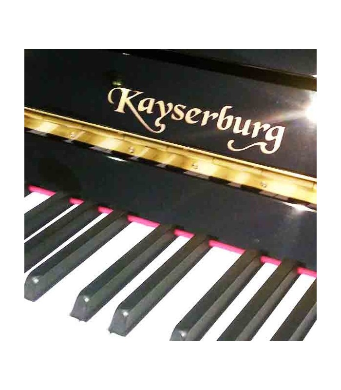 Teclado y logo del piano Kayserburg KAM2