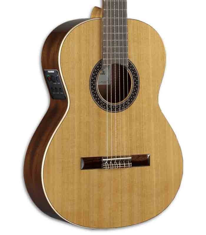 Corpo e roseta da guitarra clássica Alhambra 1C EZ. Tampo em cedro maciço, que lhe confere uma tonalidade quente e rica.