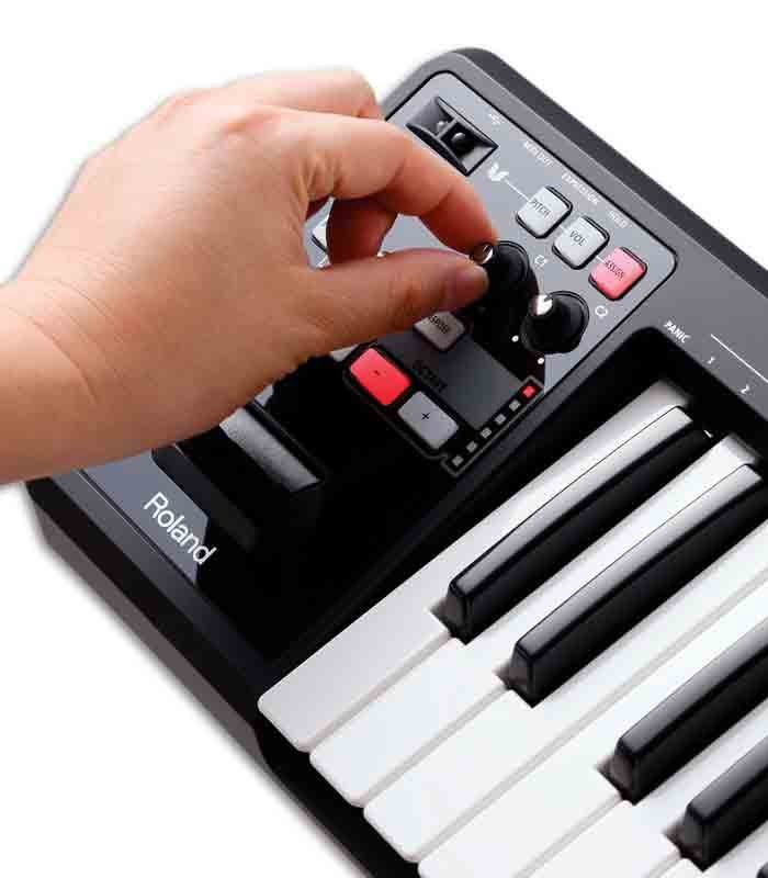 Controlador MIDI Roland A-49 com 49 Teclas